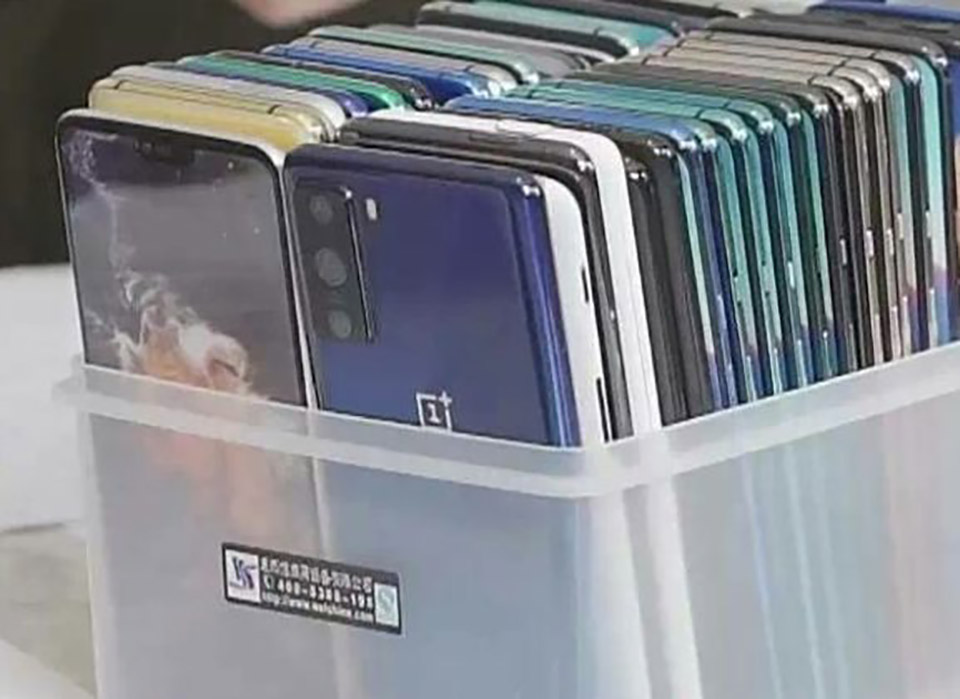 Sforum - Trang thông tin công nghệ mới nhất OnePlus-8-Lite-live-photo-2 Hình ảnh thực tế của OnePlus 8 Lite xuất hiện ngoài đời thực 