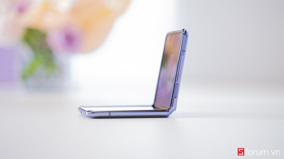 Sforum - Trang thông tin công nghệ mới nhất Galaxy-Z-Flip-ra-mat-tai-Viet-Nam-10 Samsung chính thức ra mắt smartphone màn hình gập  Galaxy Z Flip tại Việt Nam, giá 36 triệu 