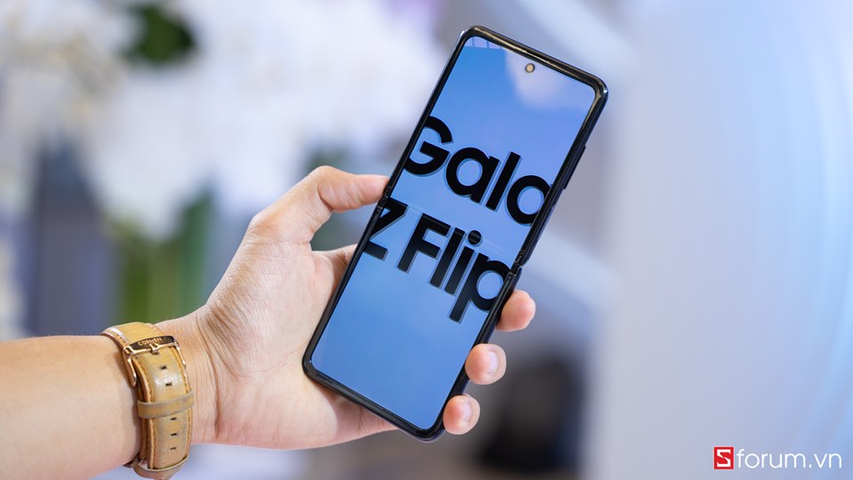 Samsung chính thức ra mắt smartphone màn hình gập Galaxy Z Flip tại ...