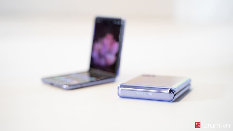 Samsung chính thức ra mắt smartphone màn hình gập Galaxy Z Flip tại ...
