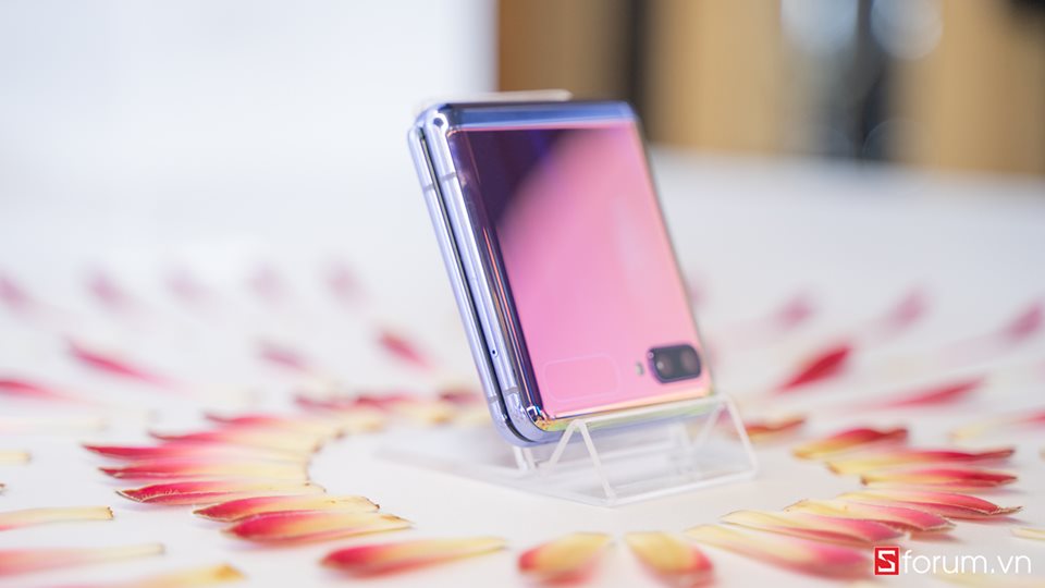 Samsung chính thức ra mắt smartphone màn hình gập Galaxy Z Flip tại ...