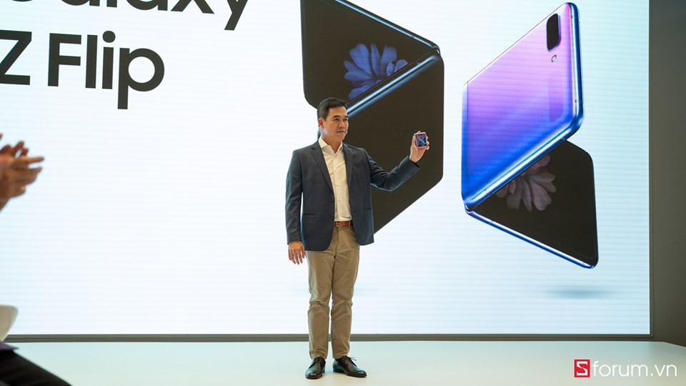Samsung chính thức ra mắt smartphone màn hình gập Galaxy Z Flip tại ...