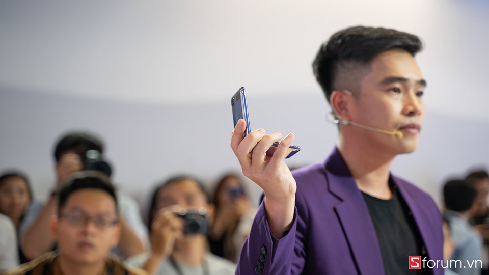 Sforum - Trang thông tin công nghệ mới nhất Galaxy-Z-Flip-ra-mat-tai-Viet-Nam-8 Samsung chính thức ra mắt smartphone màn hình gập Galaxy Z Flip tại Việt Nam, giá 36 triệu Sforum - Trang thông tin công nghệ mới nhất Galaxy-Z-Flip-ra-mat-tai-Viet-Nam-8 Samsung chính thức ra mắt smartphone màn hình gập Galaxy Z Flip tại Việt Nam, giá 36 triệu
