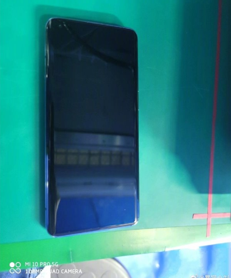 Sforum - Trang thông tin công nghệ mới nhất Xiaomi-Mi-10-lo-anh-2 Những hình ảnh trên tay thực tế Mi 10 Pro xuất hiện, xác nhận sạc nhanh 65W, ra mắt ngày 18/02 