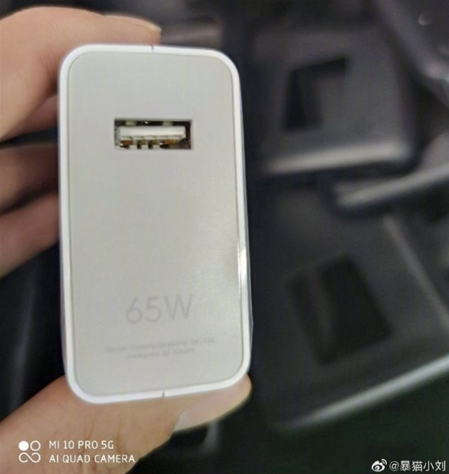 Sforum - Trang thông tin công nghệ mới nhất Xiaomi-Mi-10-lo-anh-3 Những hình ảnh trên tay thực tế Mi 10 Pro xuất hiện, xác nhận sạc nhanh 65W, ra mắt ngày 18/02 