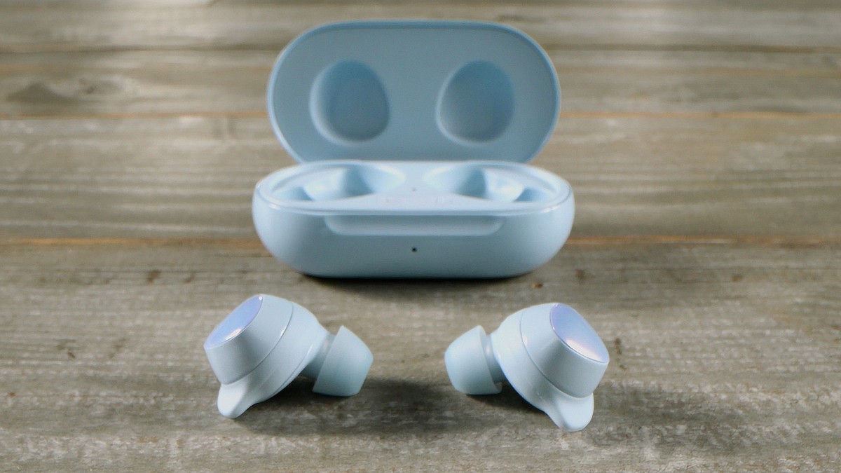 Sforum - Trang thông tin công nghệ mới nhất gsmarena_001 Cận cảnh Galaxy Buds+: Bản nâng cấp nhiều tính năng của Galaxy Buds Sforum - Trang thông tin công nghệ mới nhất gsmarena_001 Cận cảnh Galaxy Buds+: Bản nâng cấp nhiều tính năng của Galaxy Buds