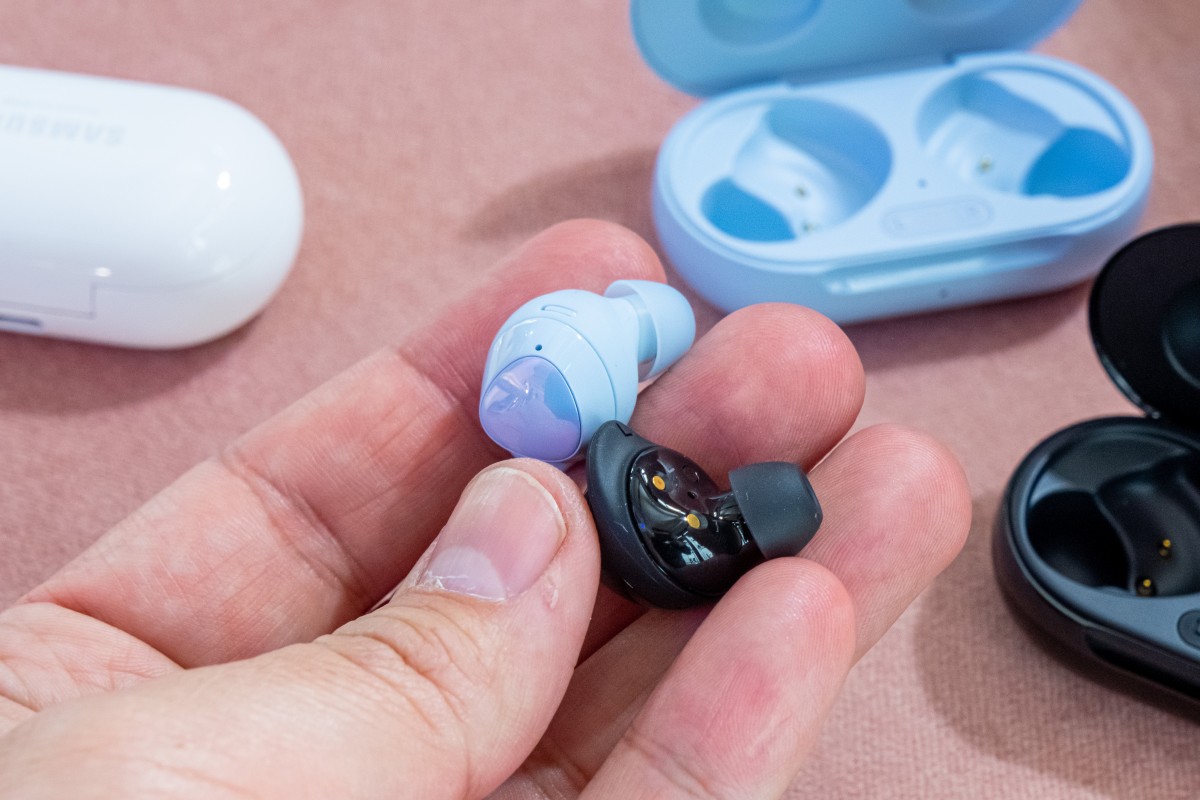 Sforum - Trang thông tin công nghệ mới nhất gsmarena_005 Cận cảnh Galaxy Buds+: Bản nâng cấp nhiều tính năng của Galaxy Buds Sforum - Trang thông tin công nghệ mới nhất gsmarena_005 Cận cảnh Galaxy Buds+: Bản nâng cấp nhiều tính năng của Galaxy Buds