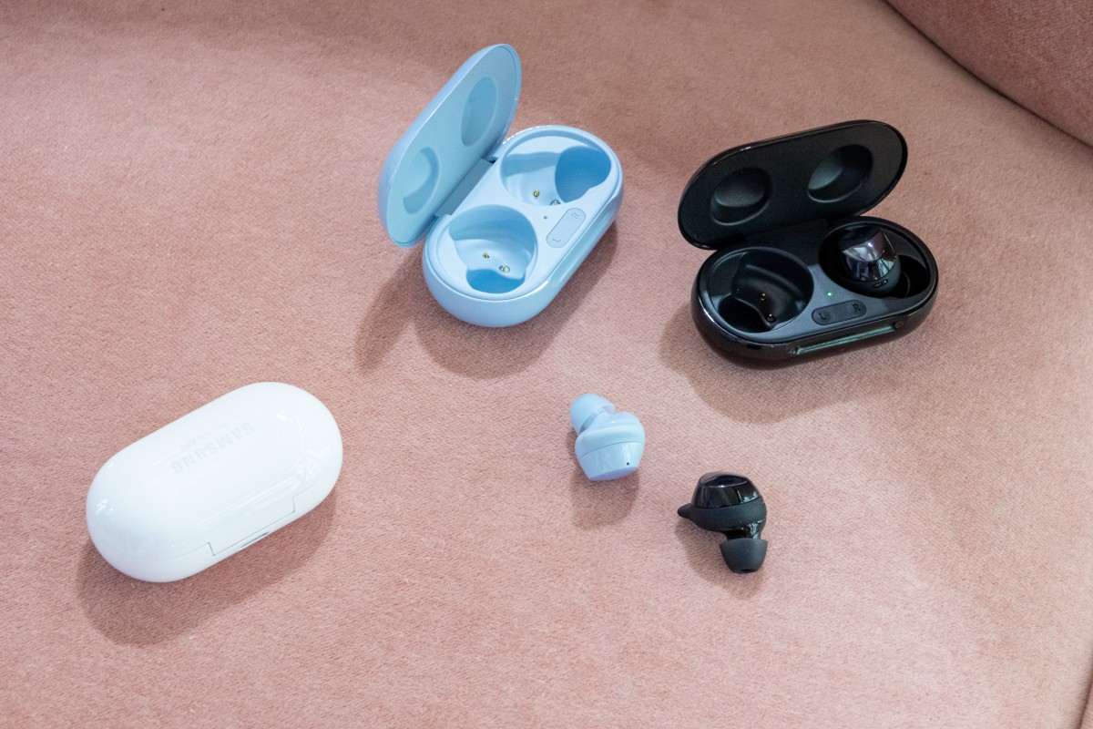 Sforum - Trang thông tin công nghệ mới nhất gsmarena_007 Cận cảnh Galaxy Buds+: Bản nâng cấp nhiều tính năng của Galaxy Buds Sforum - Trang thông tin công nghệ mới nhất gsmarena_007 Cận cảnh Galaxy Buds+: Bản nâng cấp nhiều tính năng của Galaxy Buds