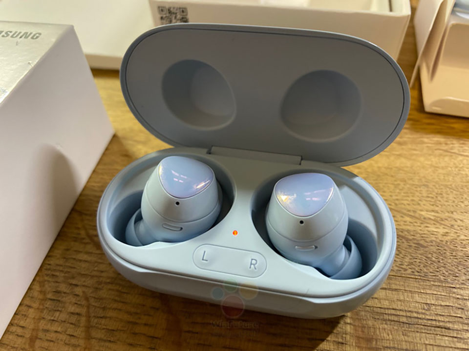 Sforum - Trang thông tin công nghệ mới nhất tren-tay-Galaxy-Buds-Plus-2 Chưa ra mắt, Galaxy Buds+ đã xuất hiện trong video trên tay đánh giá 