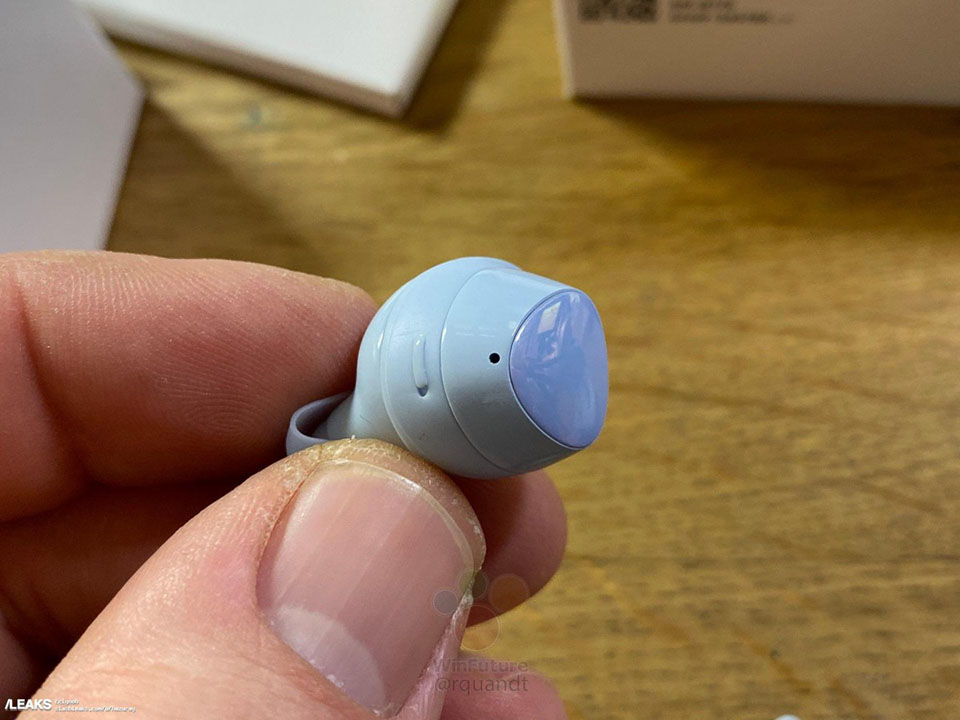 Sforum - Trang thông tin công nghệ mới nhất tren-tay-Galaxy-Buds-Plus-7 Chưa ra mắt, Galaxy Buds+ đã xuất hiện trong video trên tay đánh giá 