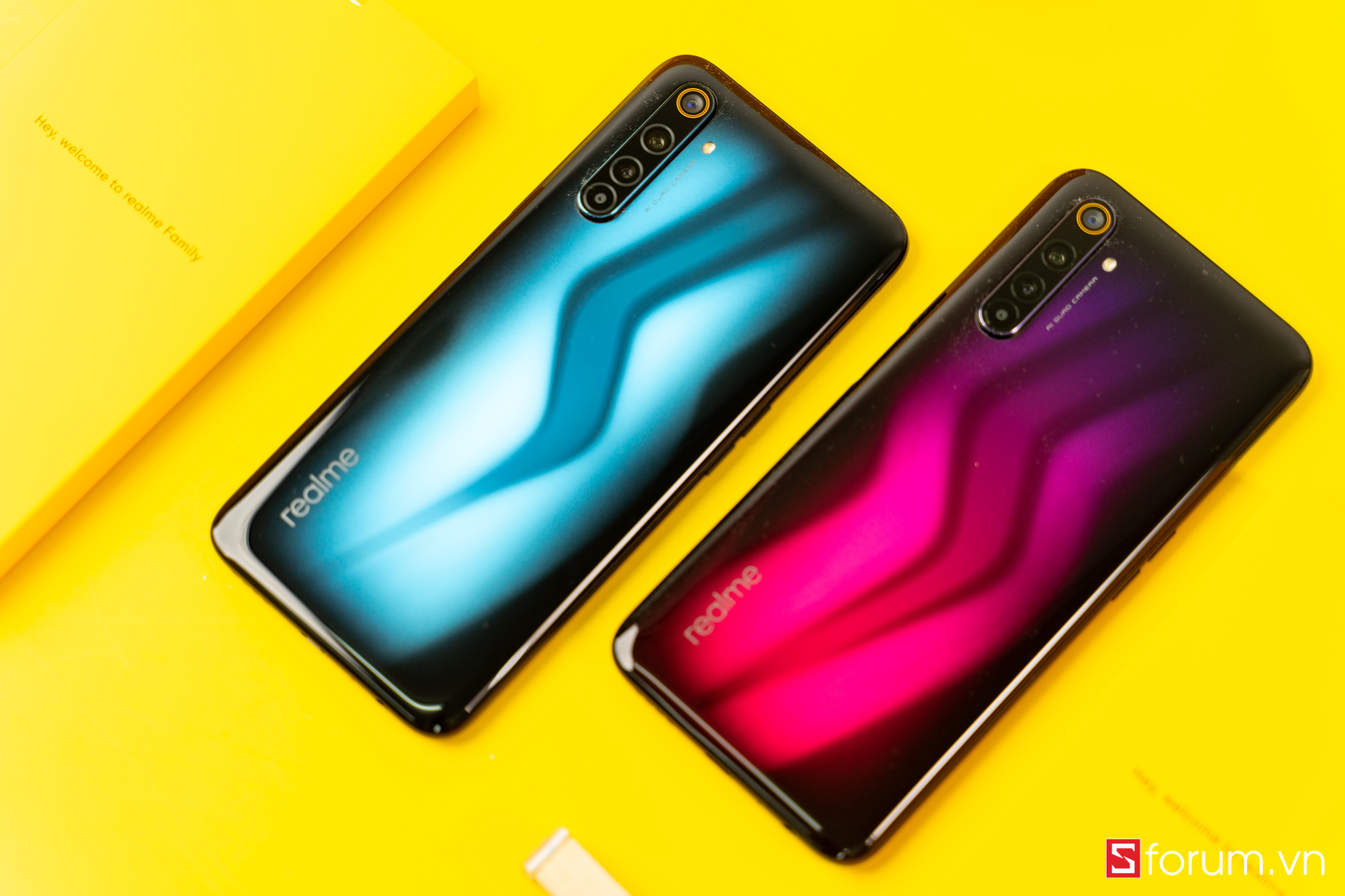 Sforum - Trang thông tin công nghệ mới nhất Realme-6-pro-06231 Mở hộp và trên tay Realme 6 Pro: Mặt lưng kính, họa tiết