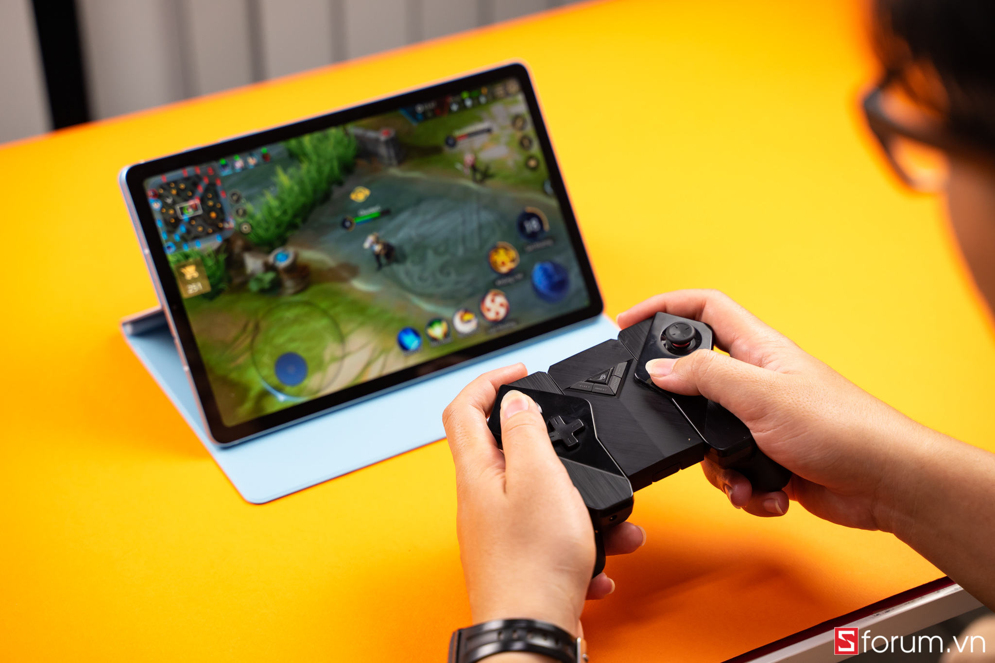 Sforum - Trang thông tin  công nghệ mới nhất ROG-Kunai-Gamepad-12 Trên tay ROG Kunai Gamepad: Tay cầm chơi game cho điện thoại, máy tính bảng 