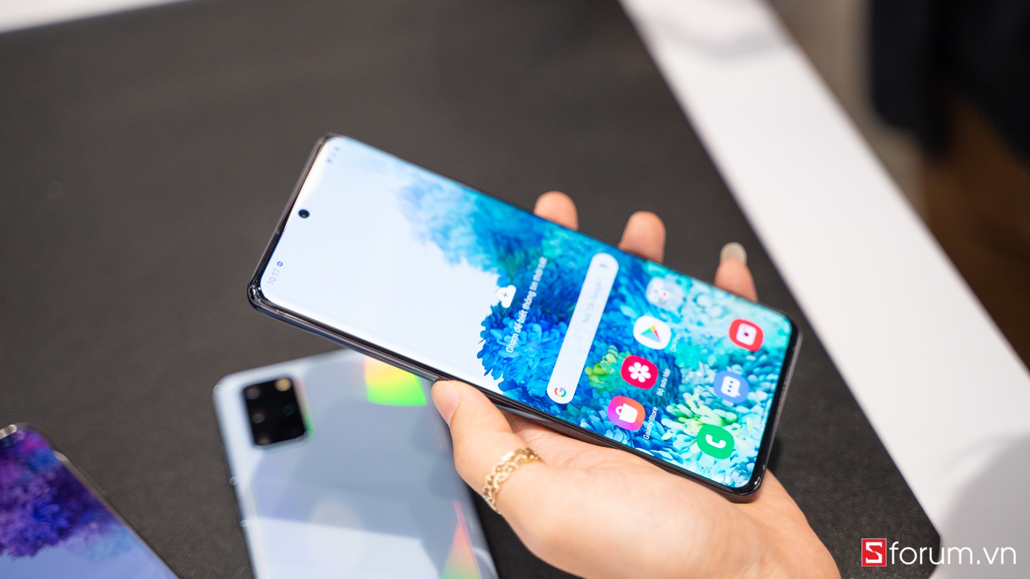 Sforum - Trang thông tin công nghệ mới nhất s20-1 [HOT] Galaxy S20+ với 4 camera cực ngon, màn hình cong vô cực, RAM 8GB, giảm còn 14.5 triệu đồng, nhanh tay kẻo lỡ 