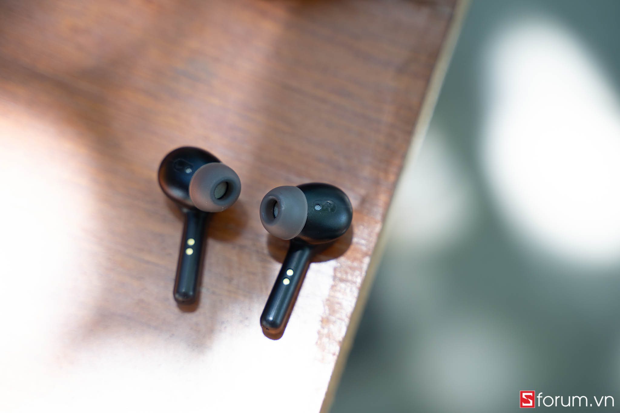 Trên tay SOMiC Stincoo GX501, tai nghe true wireless gaming, bass mạnh mẽ, độ trễ thấp, kháng nước IPX4, đã đủ hấp dẫn game thủ?