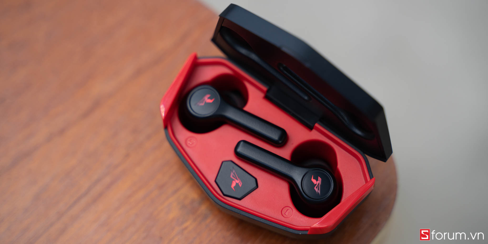 Trên tay SOMiC Stincoo GX501, tai nghe true wireless gaming, bass mạnh mẽ, độ trễ thấp, kháng nước IPX4, đã đủ hấp dẫn game thủ?