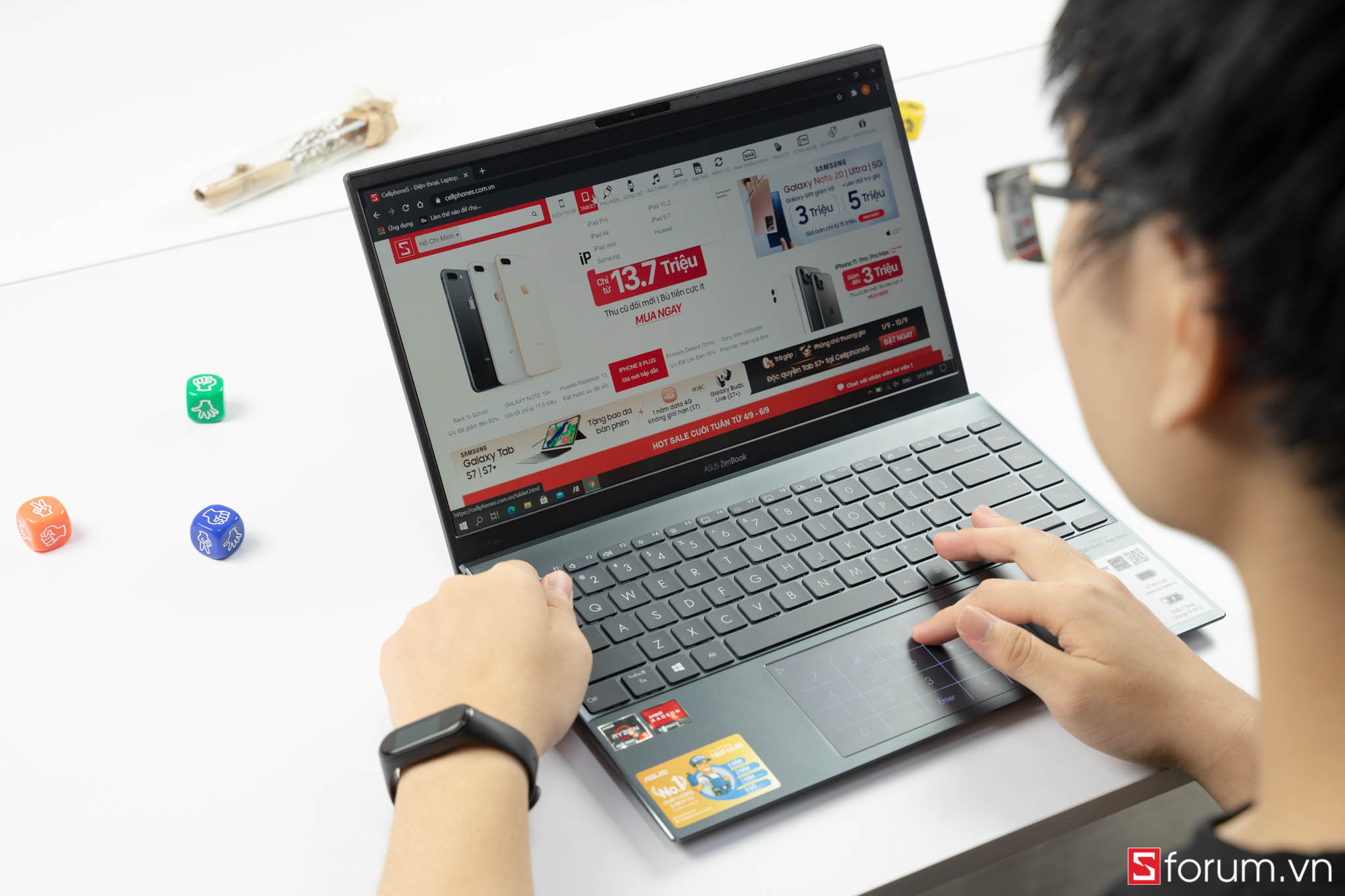 Trên tay ASUS ZenBook 14 UM425IA: Laptop 14 inch siêu mỏng nhẹ, bản lề ErgoLift, hỗ trợ sạc nhanh qua USB Type C