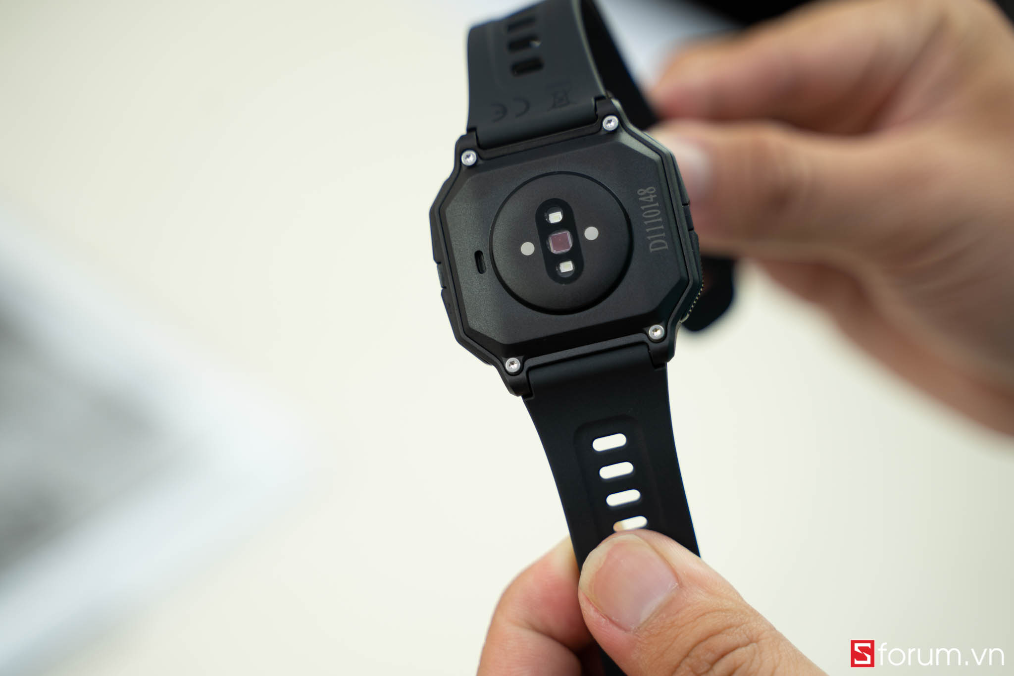Trên tay và đánh giá nhanh Amazfit Neo: Smartwatch dành cho người thích cổ điển, chống nước độ sâu 30m, màn hình cực kỳ tiết kiệm pin