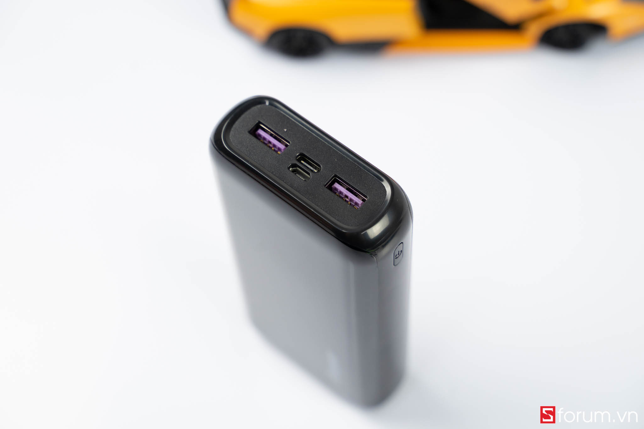 Trên tay và đánh giá nhanh 2 mẫu pin dự phòng Energizer UE20011PQ và UE20011C: Dung lượng 20.000mAh, phiên bản cao cấp sạc nhanh PD 18W