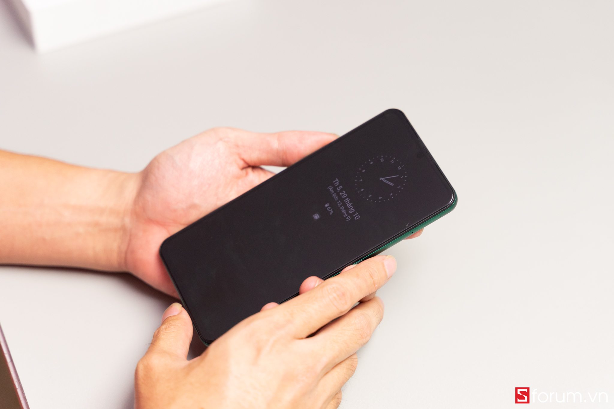 Mổ bụng Vsmart Aris Pro: Smartphone camera ẩn đầu tiên của Việt Nam có gì đặc biệt?