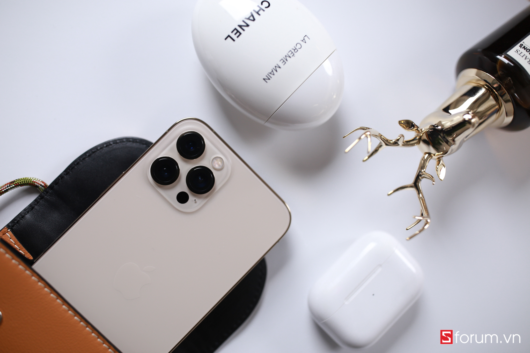Sforum - Trang thông tin công nghệ mới nhất 1604658897245 Cận cảnh iPhone 12 Mini và iPhone 12 Pro Max trước ngày mở bán: iPhone dành cho hội tay nhỏ và tay to 