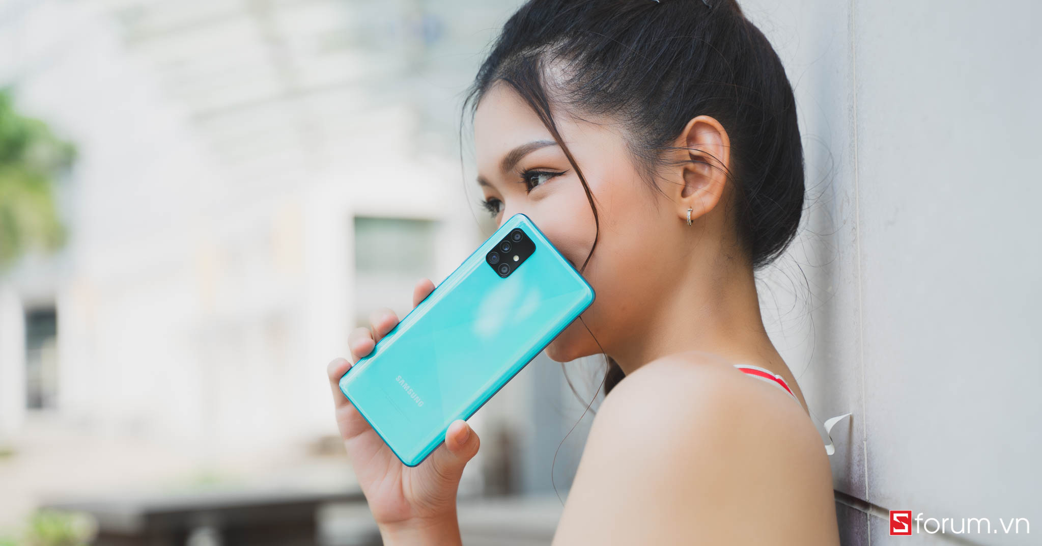 Sforum - Trang thông tin công nghệ mới nhất Galaxy-A51-xanh-cover-review-1 Những smartphone tầm trung chụp ảnh đẹp lung linh, du xuân không cần máy ảnh nặng nề 