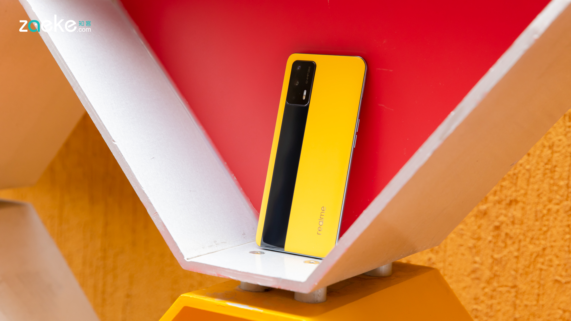 Sforum - Trang thông tin công nghệ mới nhất can-canh-Realme-GT-5G-7 Cận cảnh Realme GT 5G, chiếc flagship đầu tiên của Realme dùng chip Snapdragon 888, giá chỉ 9.96 triệu đồng 
