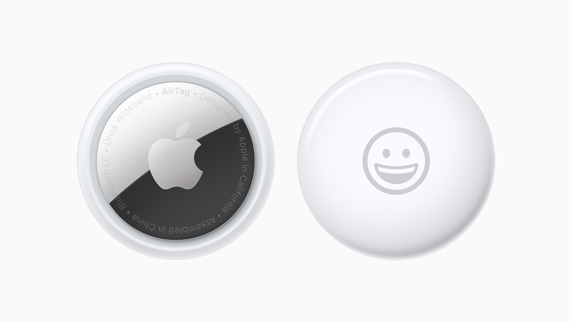 Sforum - Trang thông tin công nghệ mới nhất Apple_airtag-front-and-back-emoji-2up_042021 So sánh Galaxy SmartTag với Apple AirTag: Mức giá chênh lệch hơn 2 lần, còn tính năng thì sao? 