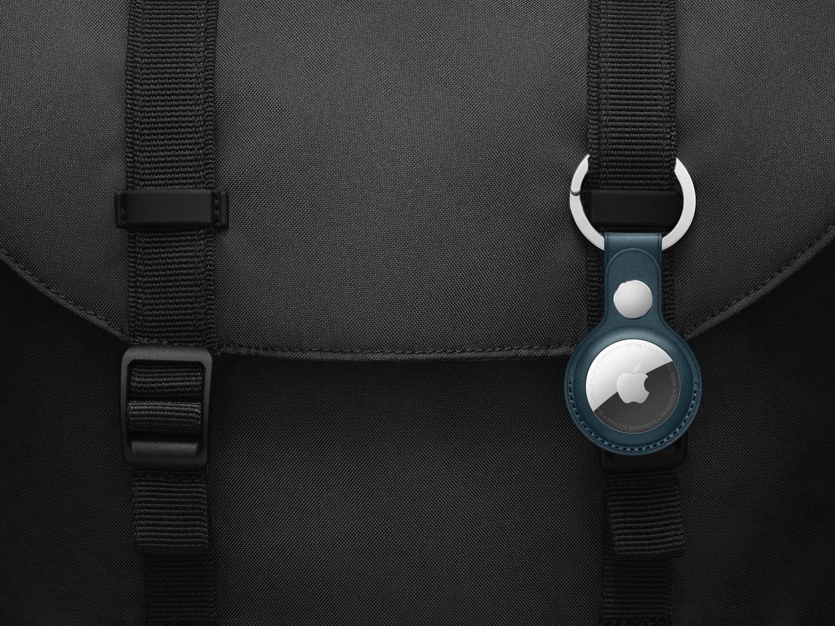 Sforum - Trang thông tin công nghệ mới nhất apple-airtag-accessories-bag So sánh Galaxy SmartTag với Apple AirTag: Mức giá chênh lệch hơn 2 lần, còn tính năng thì sao? 