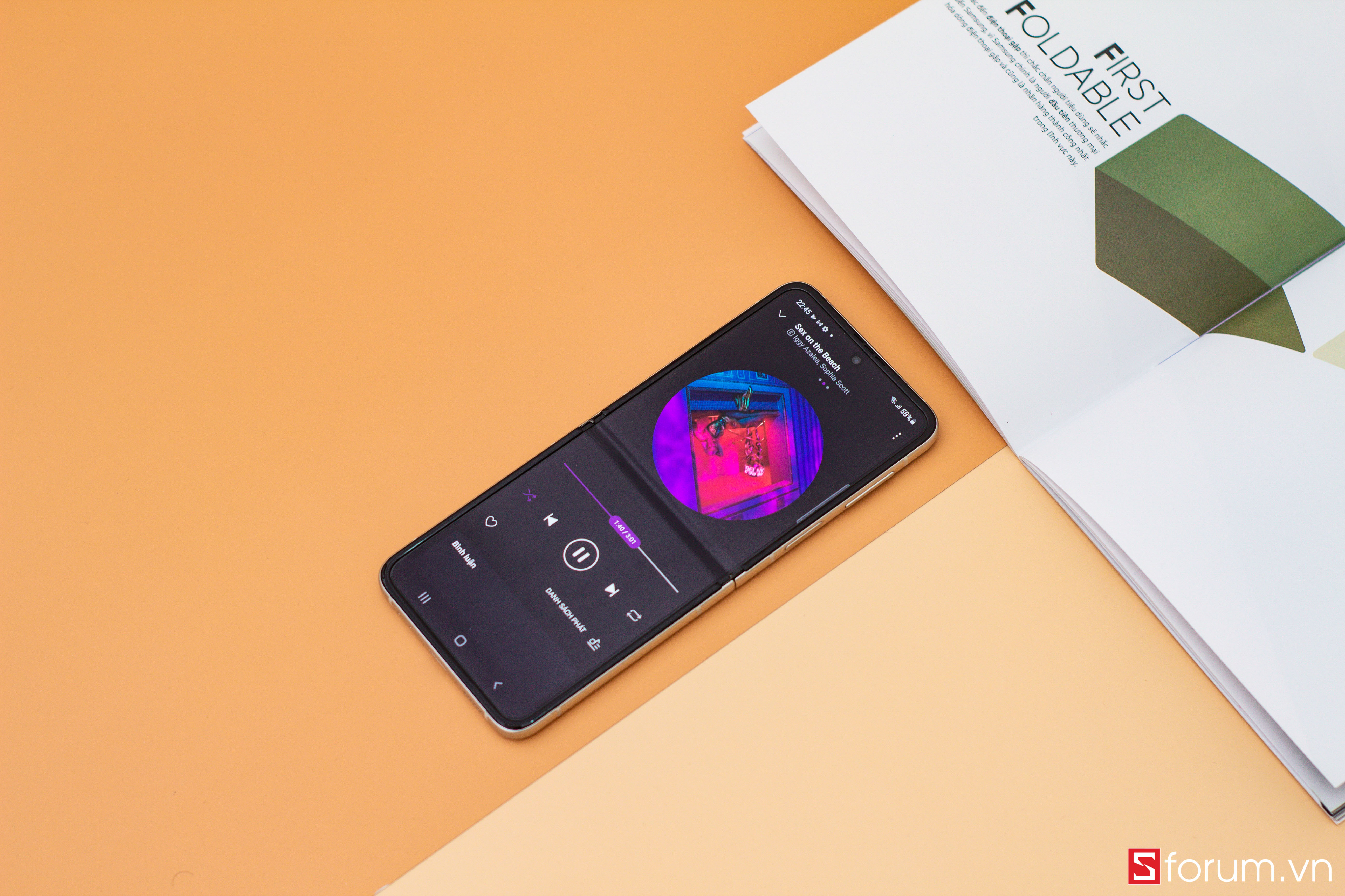 Sforum - Trang thông tin công nghệ mới nhất galaxy-z-flip3-9-1-scaled Trên tay Galaxy Z Flip3 5G: Siêu phẩm màn hình gập mới của Samsung có gì hấp dẫn? 