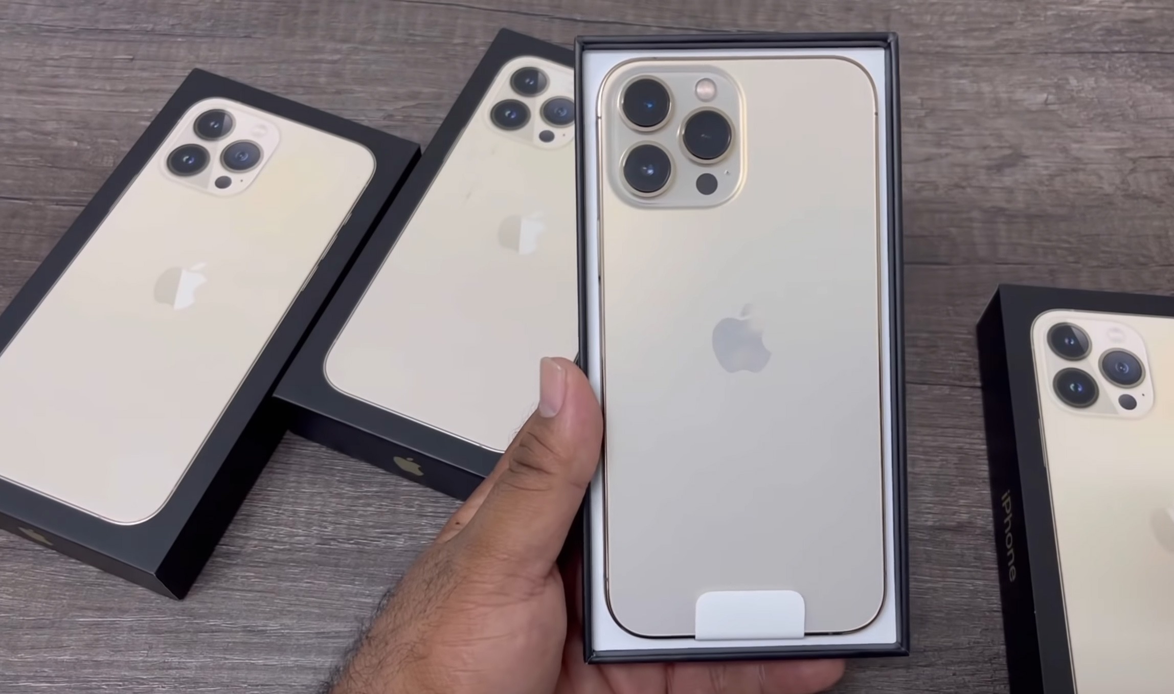 So sánh iPhone bản quốc tế và bản Việt Nam có gì khác biệt về định nghĩa
