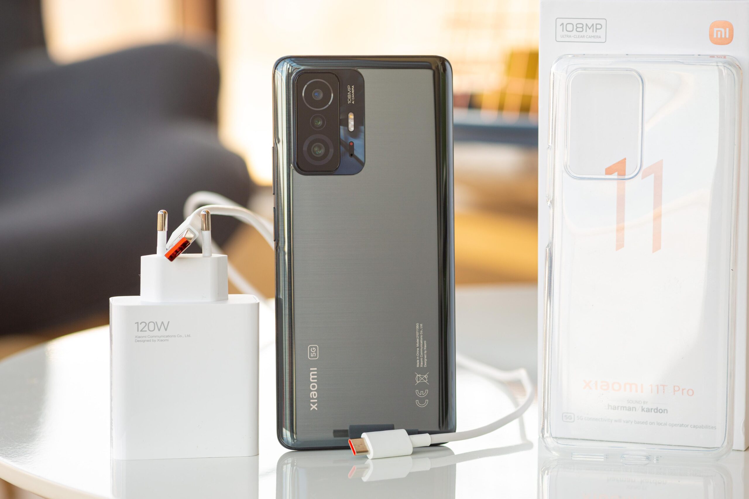 Xiaomi 11T Pro có thiết kế bo tròn hơn