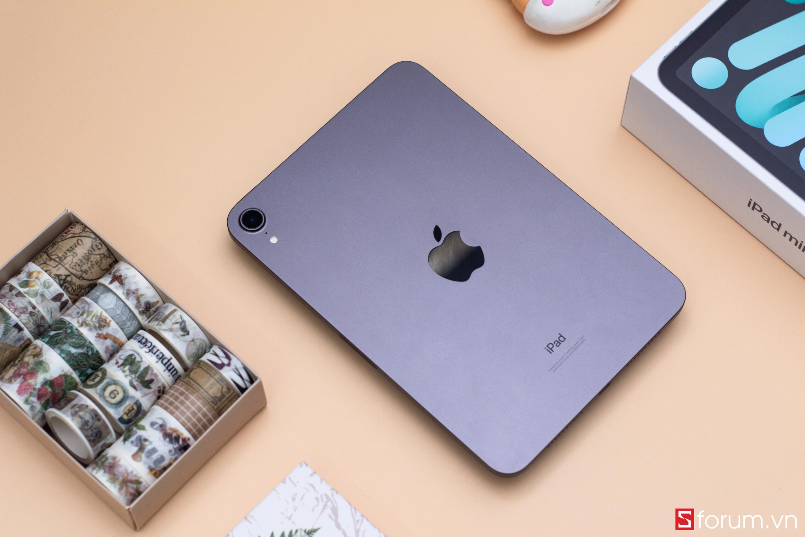 iPad mini 6 là phiên bản cải tiến đáng kể với ngôn ngữ thiết kế hiện đại, khung viền vuông vức