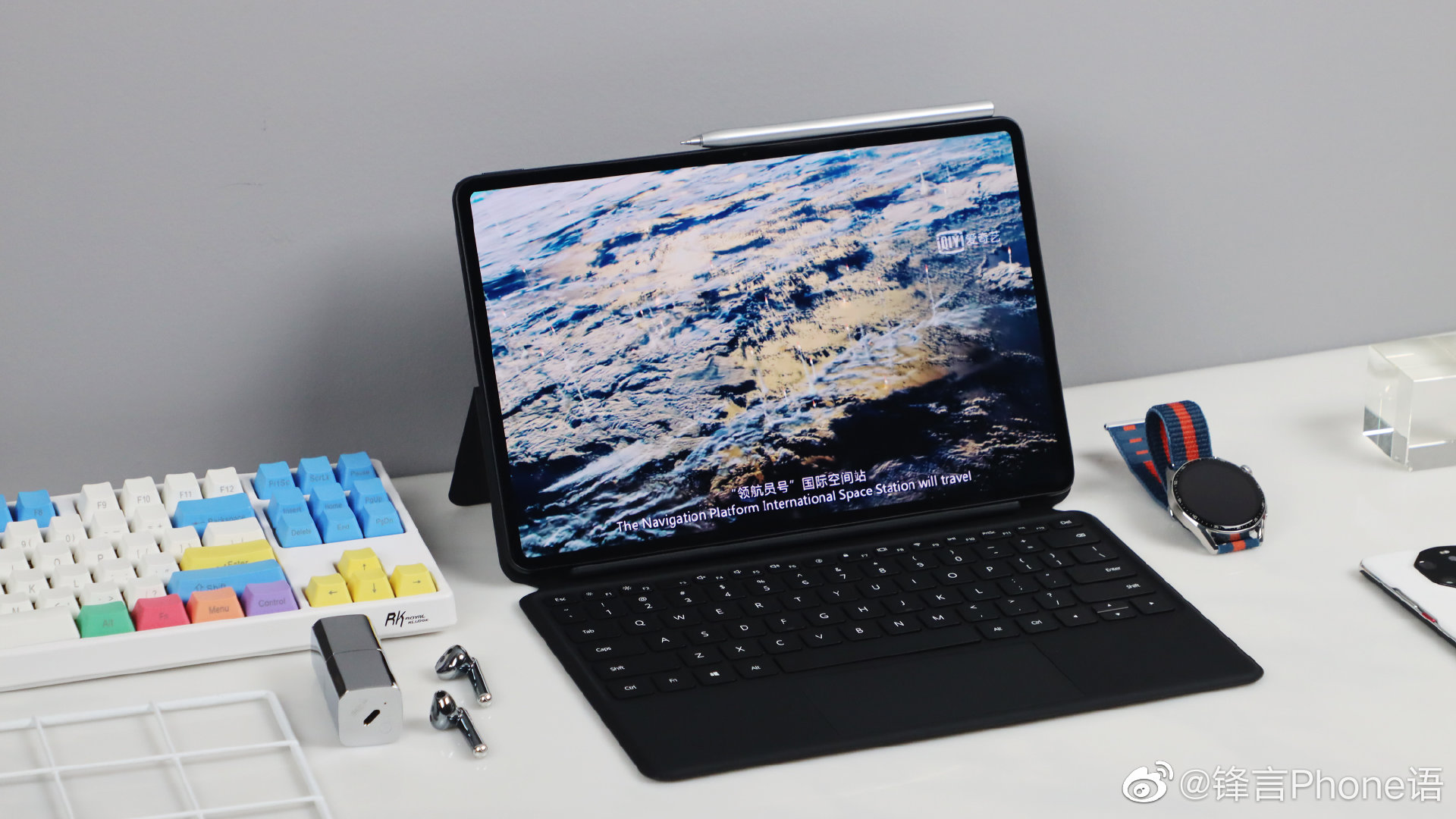Sforum - Trang thông tin công nghệ mới nhất 62de8390ly1gwji5d6r50j21hc0u0wmd1 Cận cảnh Huawei MateBook E (2021): Máy tính bảng 2-trong-1, hiệu năng mạnh mẽ, có màn hình OLED xịn xò, giá từ 21.3 triệu đồng 