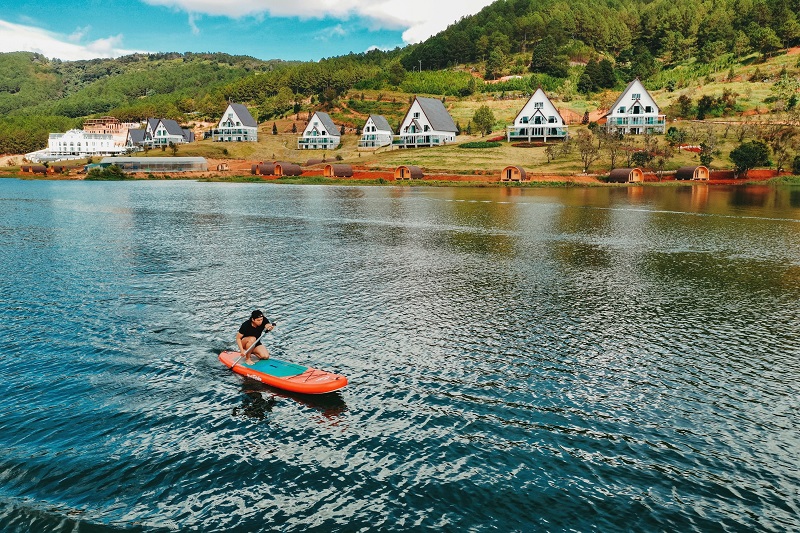 Sforum - Trang thông tin công nghệ mới nhất ho-tuyen-lam-kayak Kayak là gì? Những thông tin cơ bản cần nắm khi chèo thuyền Kayak 