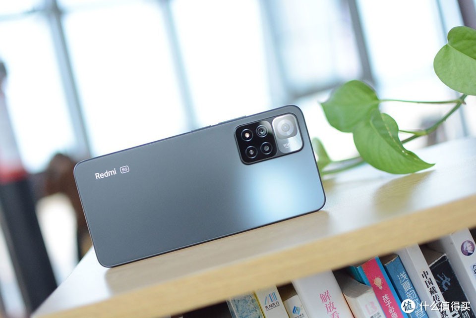 Sforum - Trang thông tin công nghệ mới nhất tren-tay-xiaomi-redmi-note-11-pro-09 Mua smartphone 5G cấu hình tốt, chọn Redmi Note 11 Pro+ hay Galaxy M52 5G hợp lý hơn? 