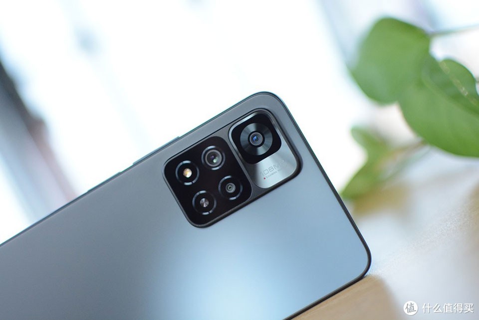 Sforum - Trang thông tin công nghệ mới nhất tren-tay-xiaomi-redmi-note-11-pro-10 Mua smartphone 5G cấu hình tốt, chọn Redmi Note 11 Pro+ hay Galaxy M52 5G hợp lý hơn? 