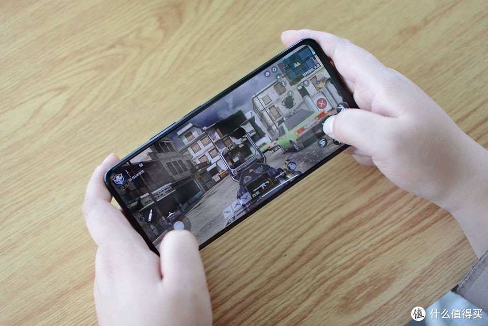 Sforum - Trang thông tin công nghệ mới nhất tren-tay-xiaomi-redmi-note-11-pro-15 Mua smartphone 5G cấu hình tốt, chọn Redmi Note 11 Pro+ hay Galaxy M52 5G hợp lý hơn? 