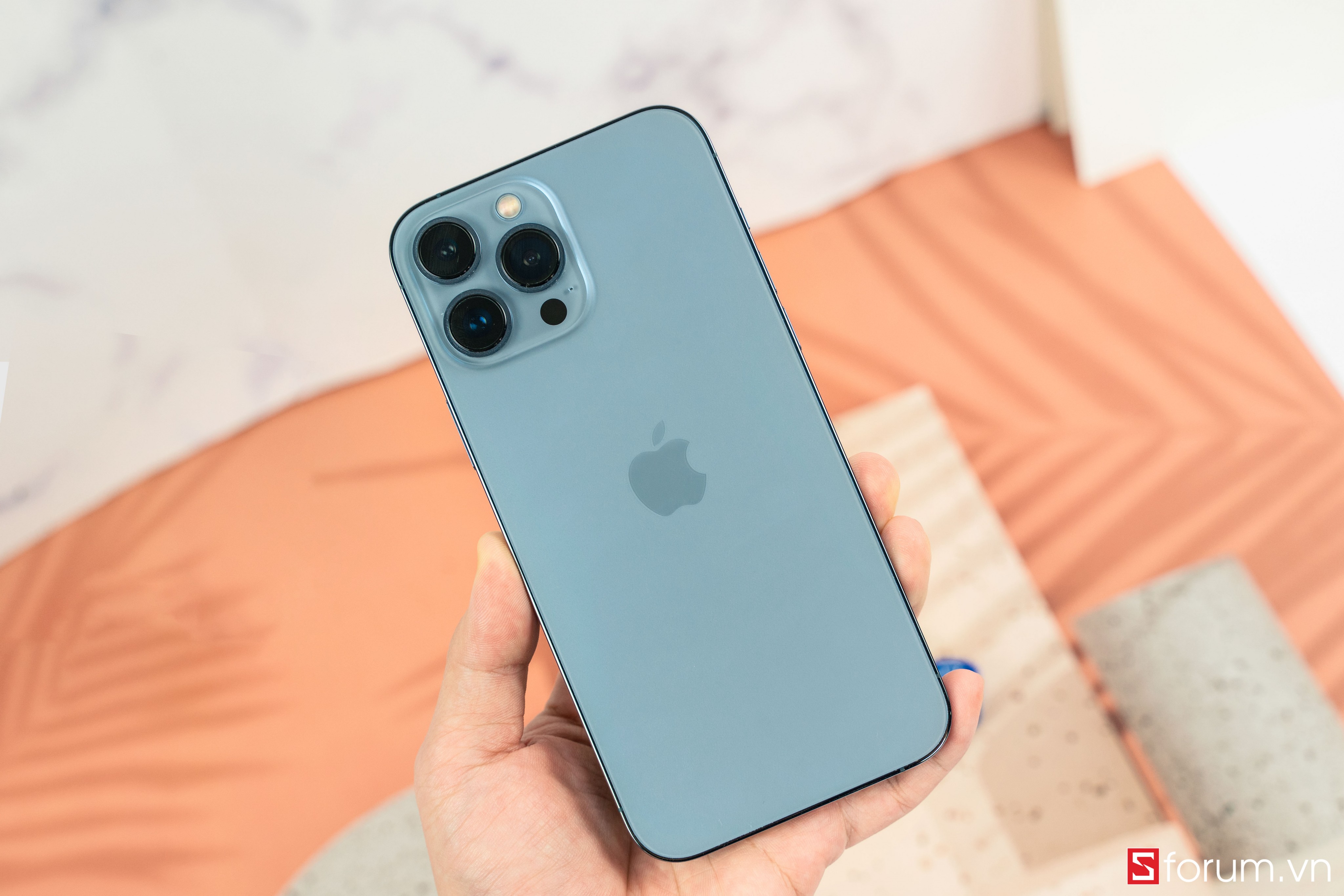 iPhone 13 Pro Max là quà biếu tết sang trọng đầy đủ tính năng