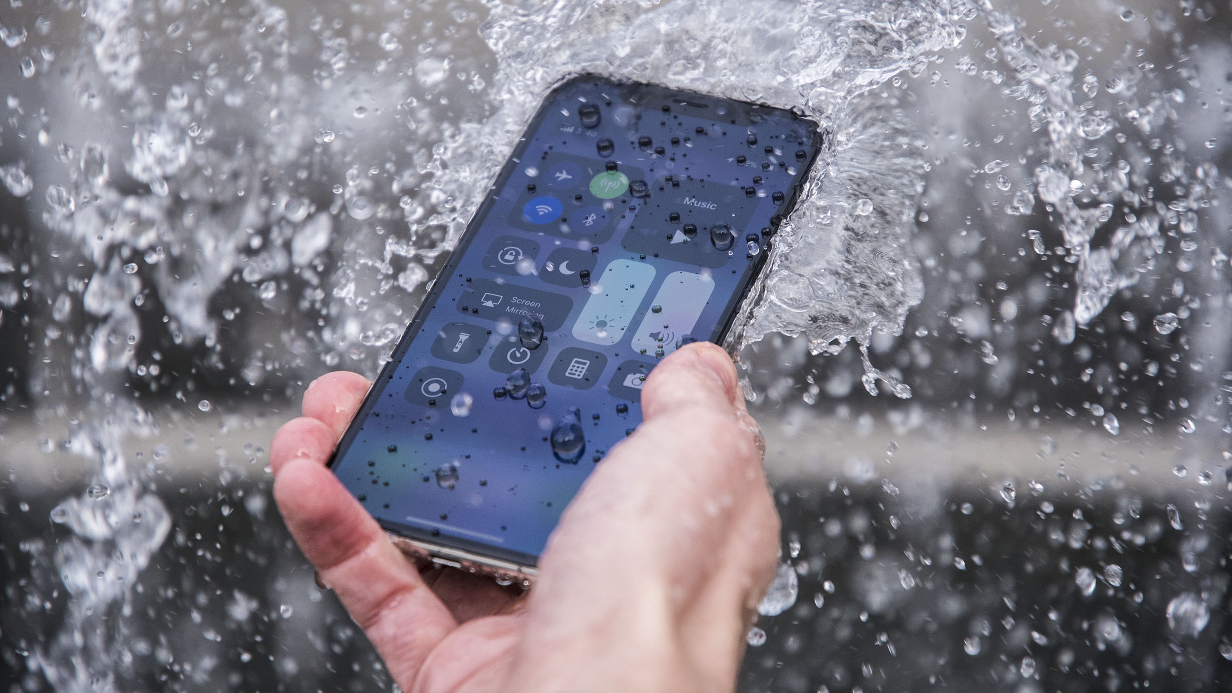Những hư hỏng có thể xảy ra khi điện thoại bị vô nước