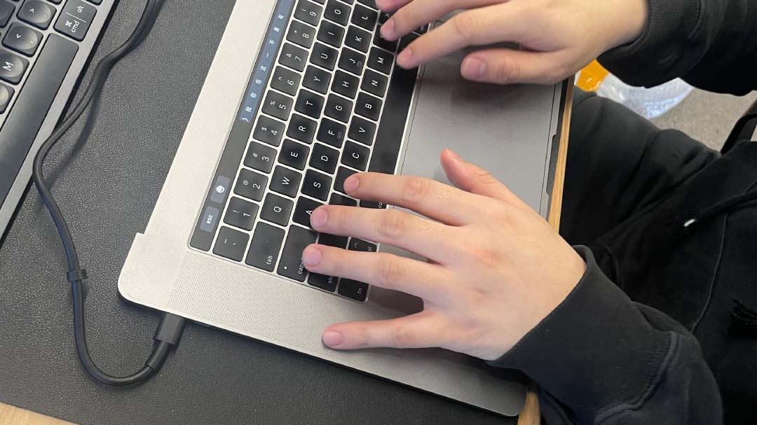 Mâm MacBook - lợi bất cập hại 