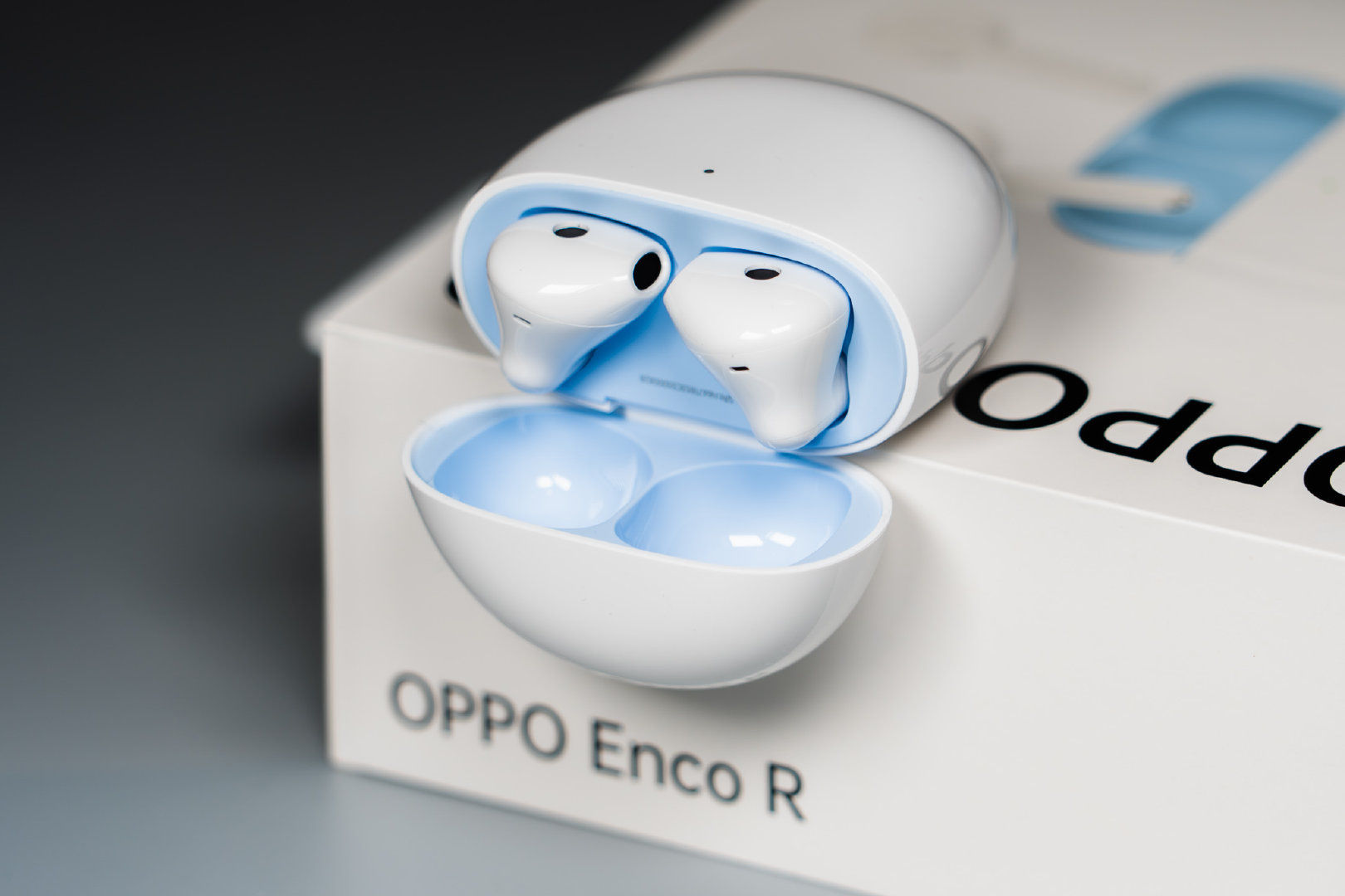 Cận cảnh OPPO Enco R: Tai nghe không dây giá rẻ mới của OPPO, thiết kế ...