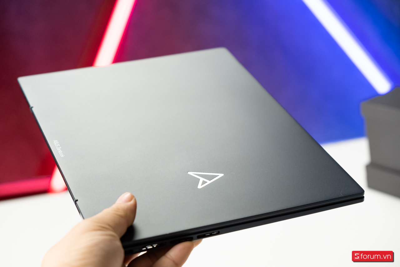 Thiết kế ASUS Zenbook S 13 OLED