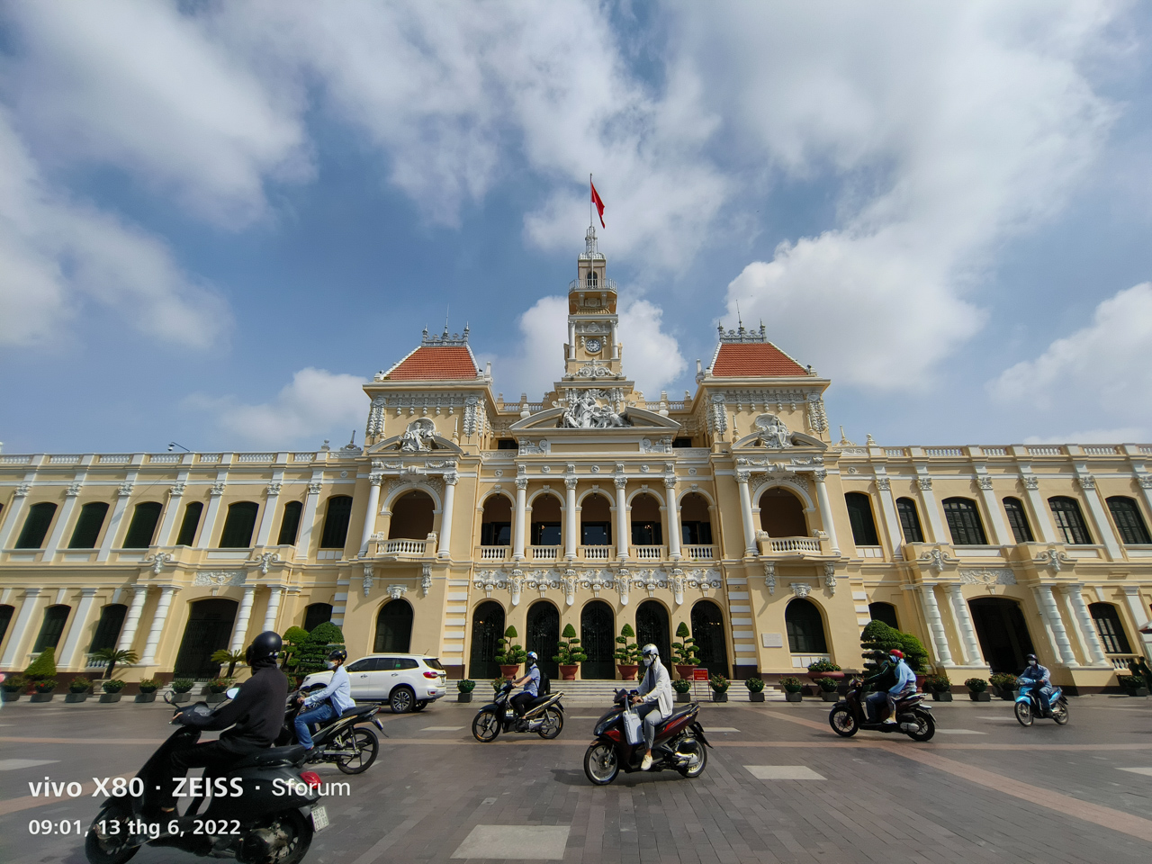 Ảnh chụp đủ sáng camera góc siêu rộng