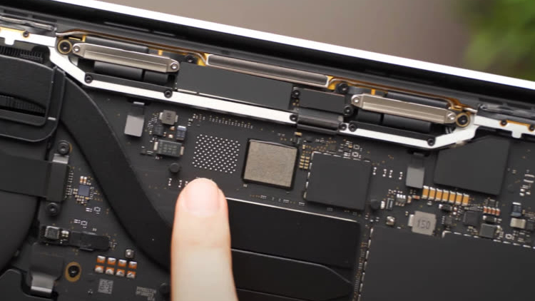 Bản 256GB trên MacBook Pro, Air M2 chỉ dùng 1 chip nhớ