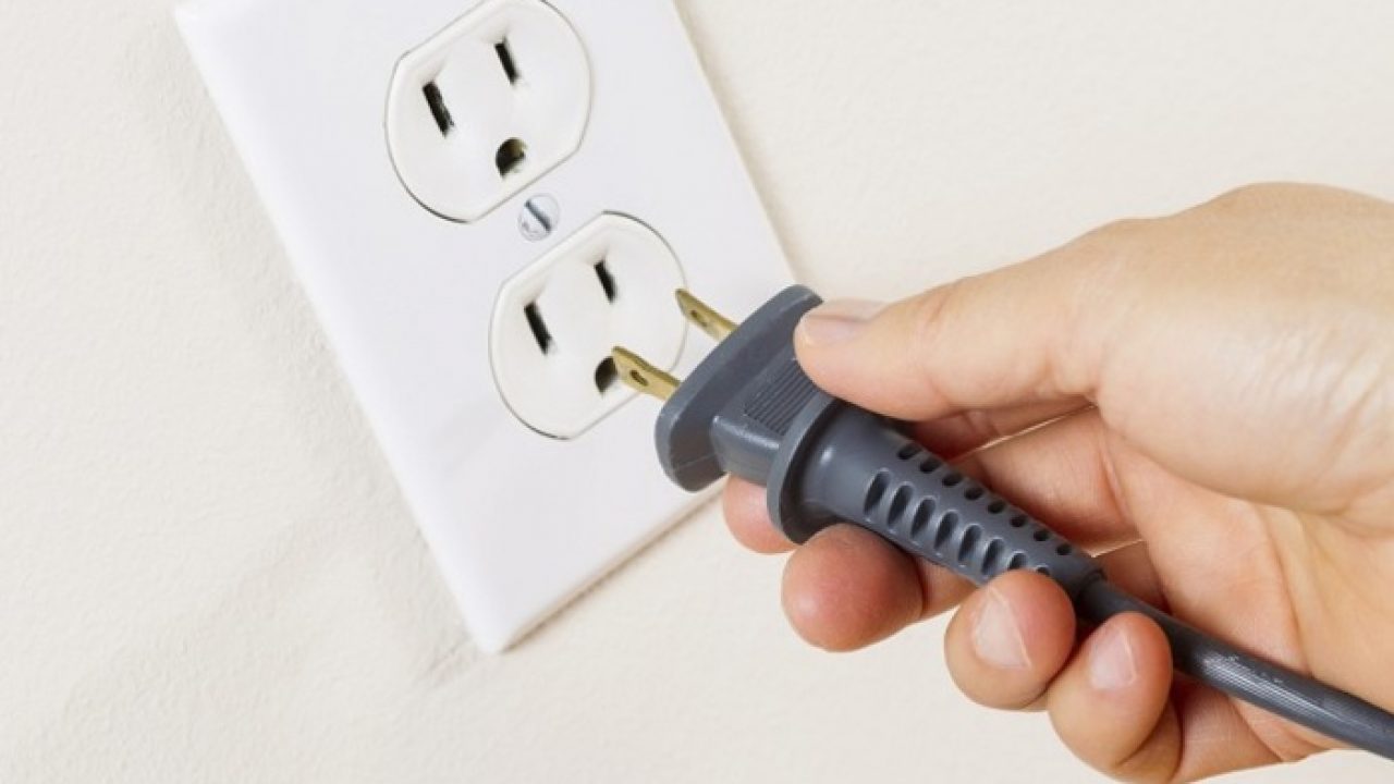 Tắt Tivi và rút dây diện và cắm nguồn điện khác