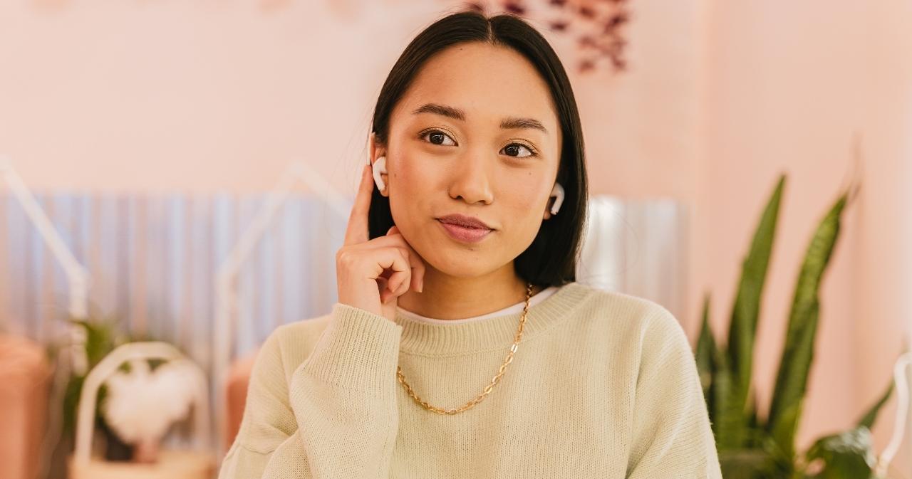 Tính năng tăng cường hội thoại trên Airpods Pro là gì?