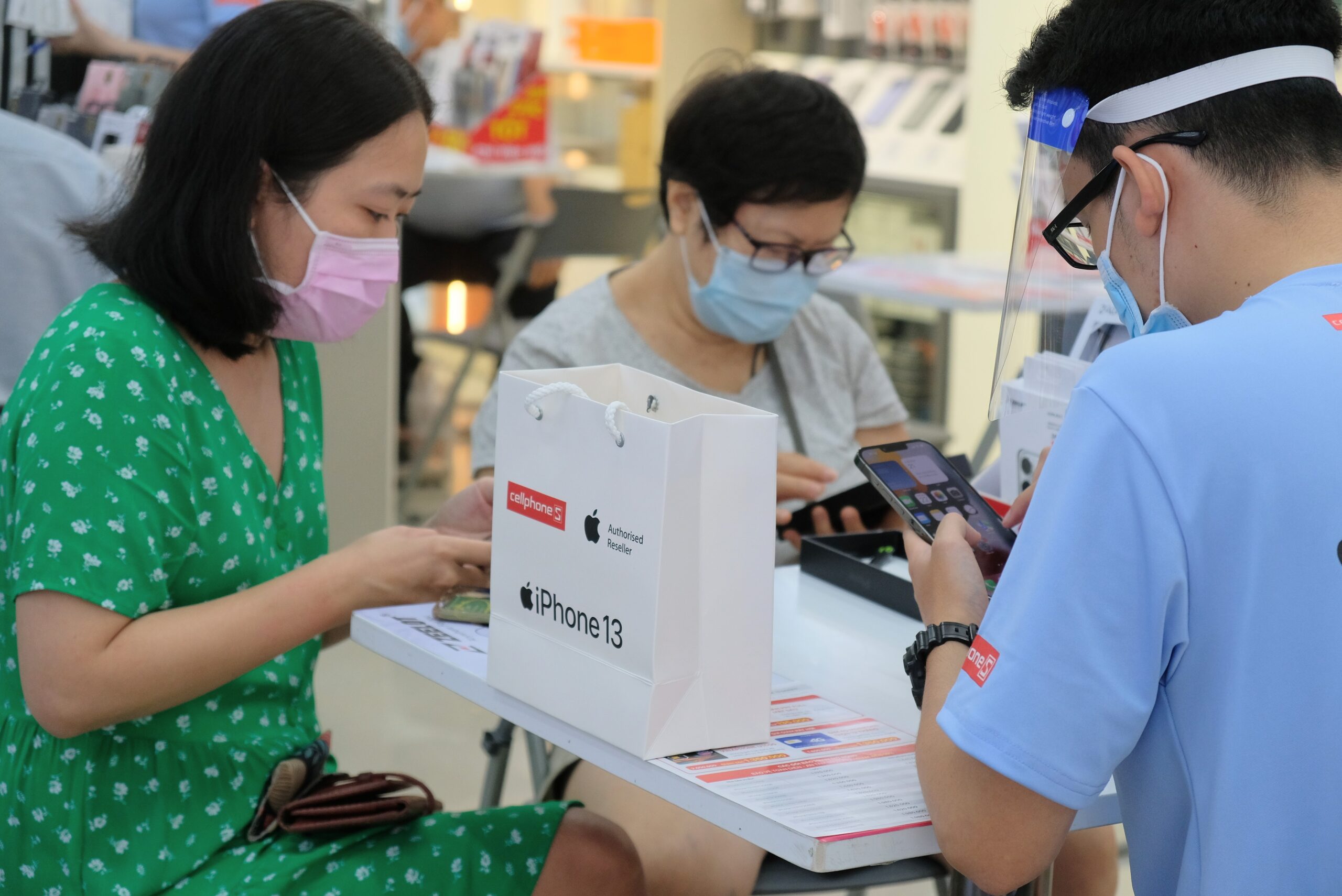iPhone xách tay không hấp dẫn bằng hàng chính hãng