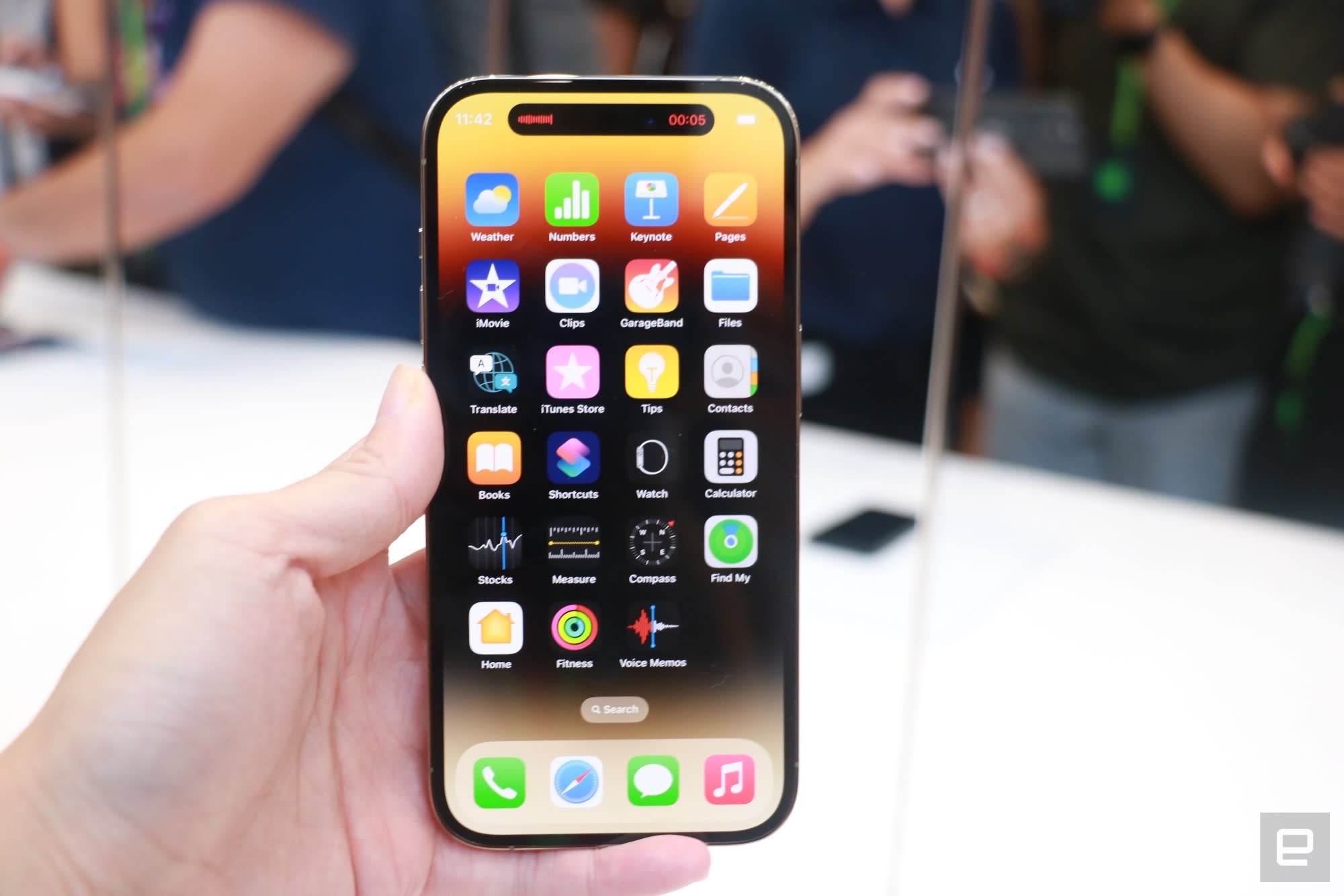 iPhone 14 rất gọn