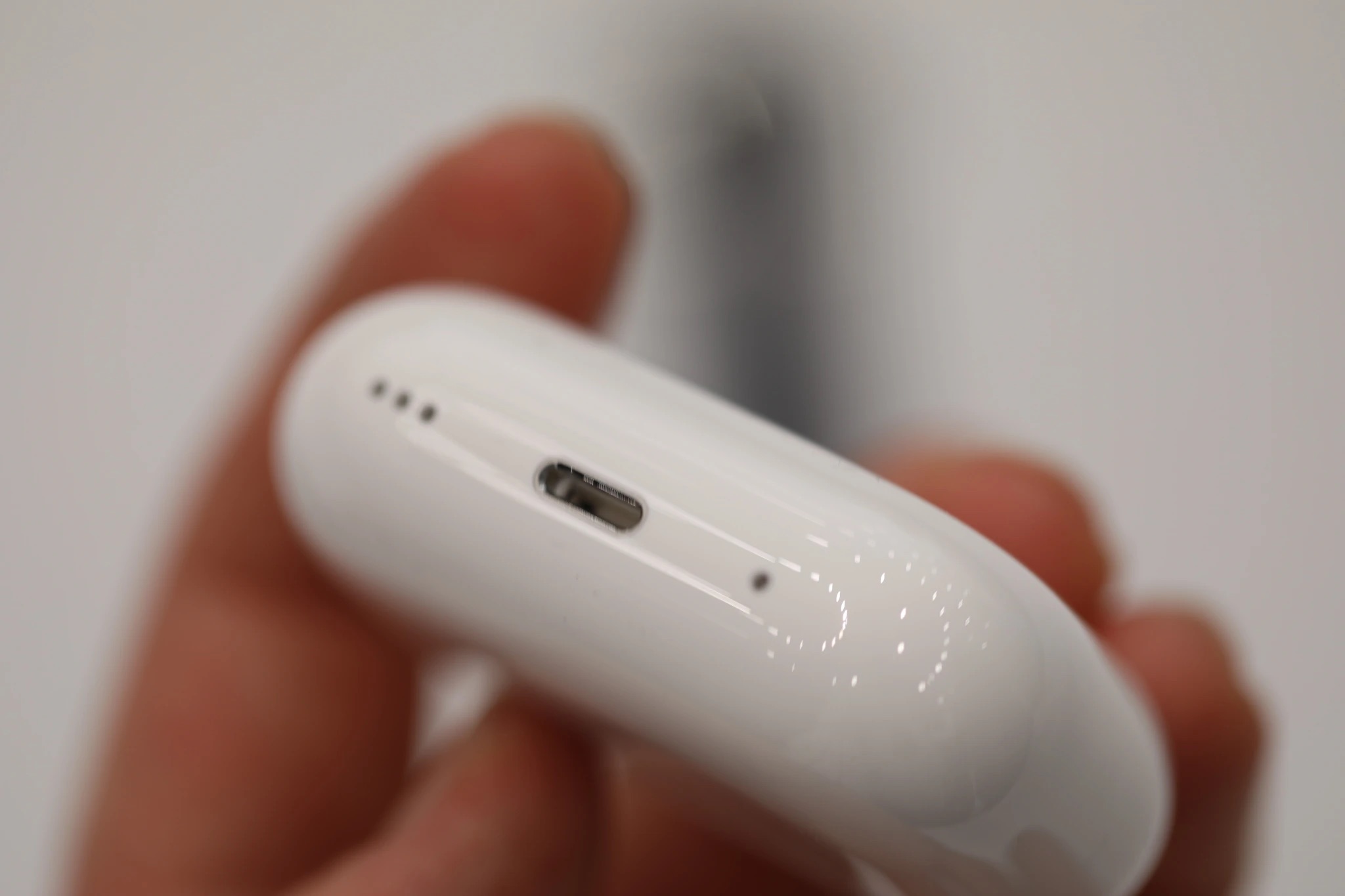 Có thể sạc AirPods Pro mới bằng nhiều cách