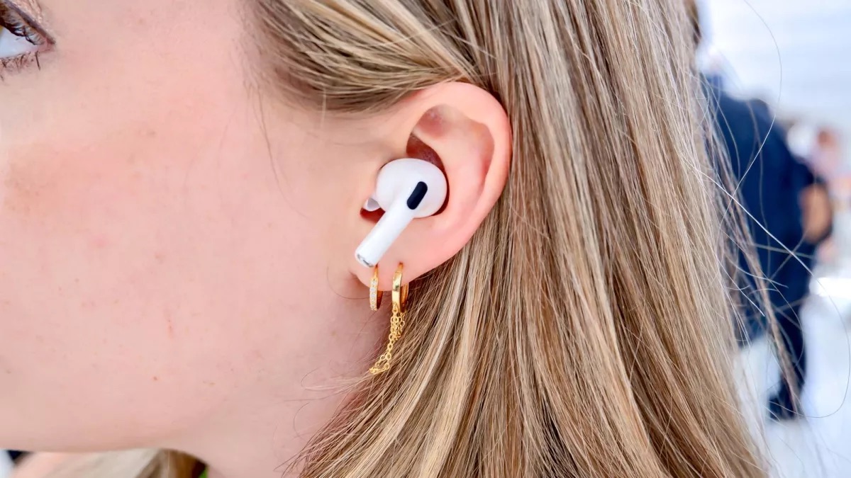 AirPods Pro 2022 chỉnh âm lượng tiện hơn